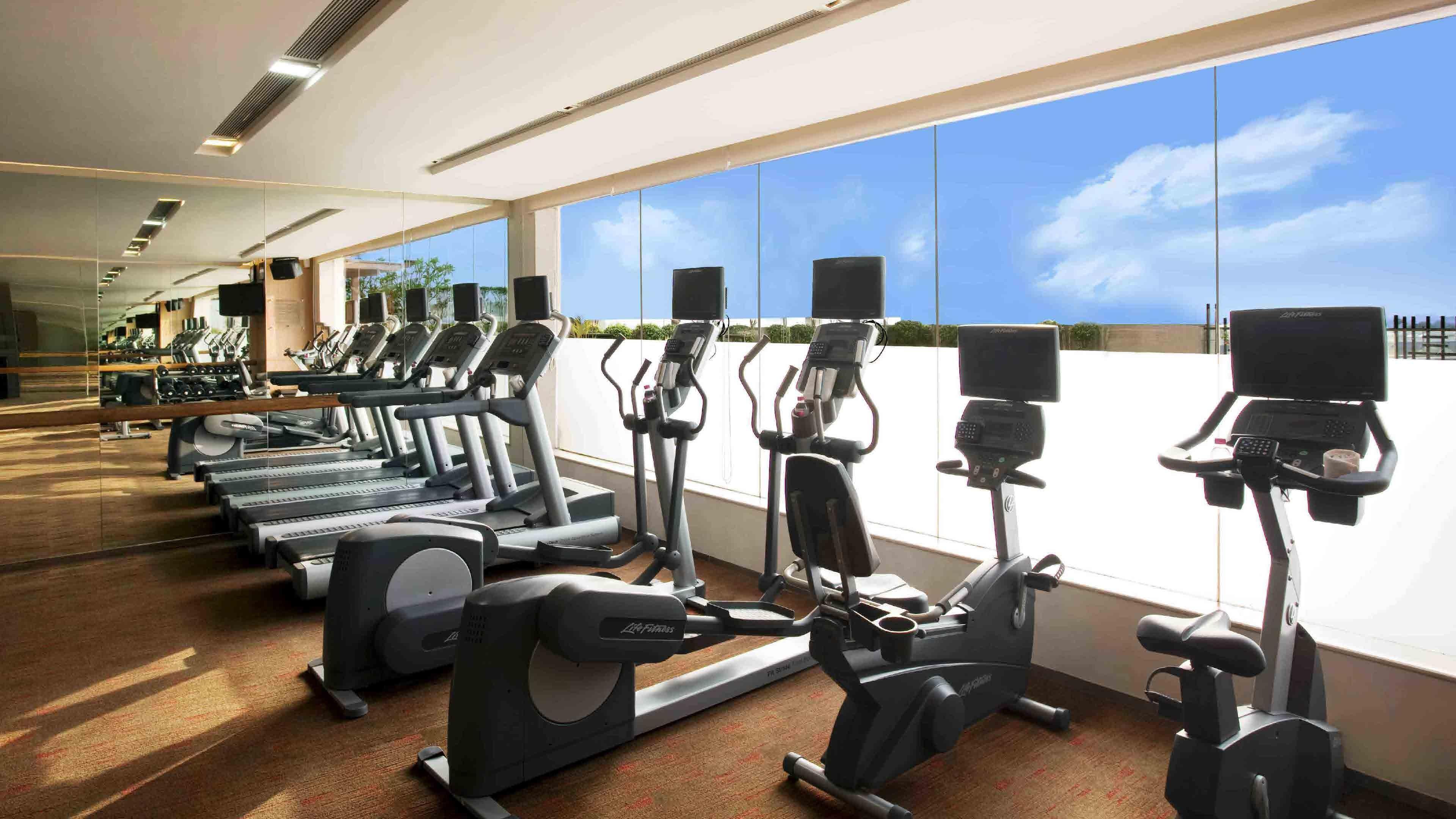 ฮอลิเดย์ อินน์ นิวเดลี มยูรวิหาร นอยดา ภายนอก รูปภาพ The gym at the hotel