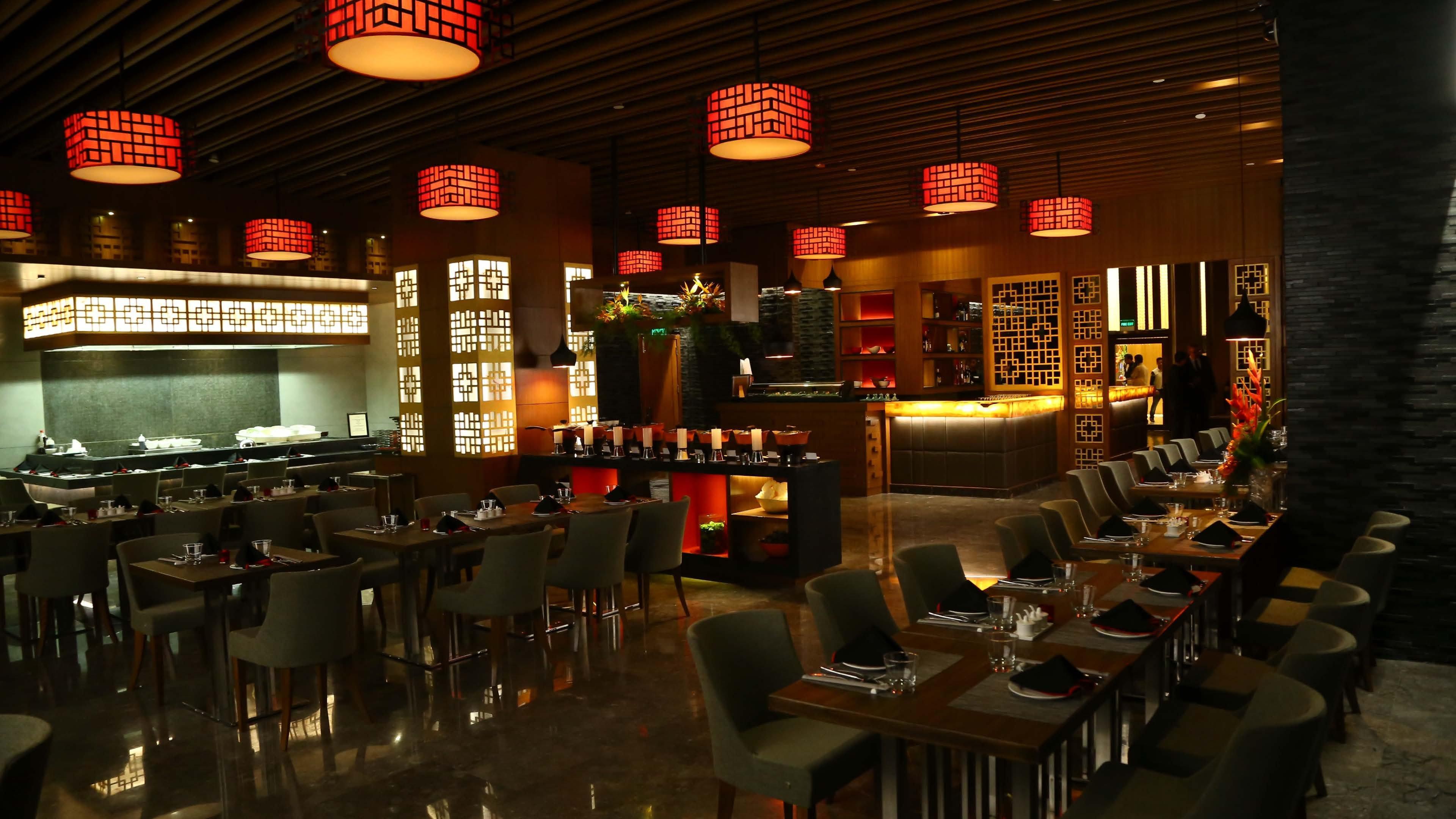 ฮอลิเดย์ อินน์ นิวเดลี มยูรวิหาร นอยดา ภายนอก รูปภาพ The interior of the restaurant
